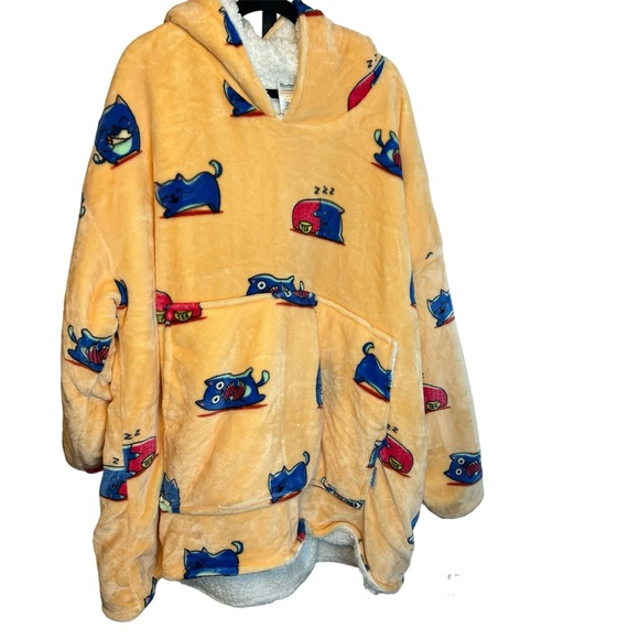 The Oodie Cat Print Wearable Hooded Blanket, size 14+ - Picture 1 of 7